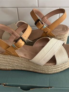 TOMS Tan Espadrille Wedge Sandals with Natural Jute Platform